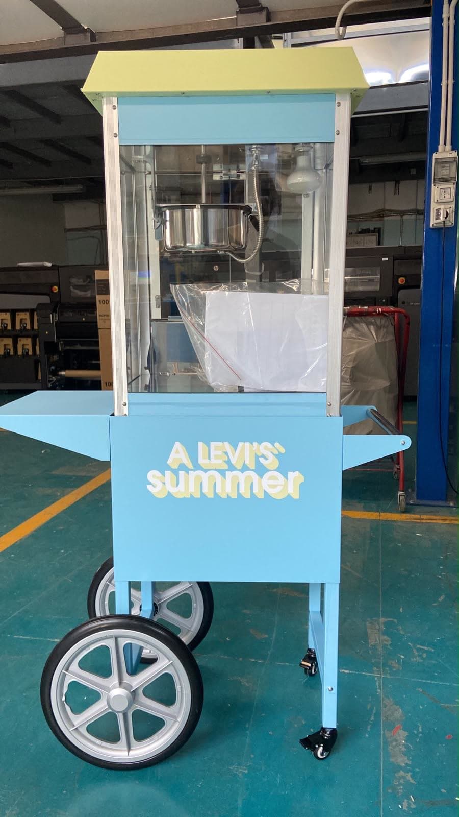 Carretto per popcorn azzurro realizzato per un evento